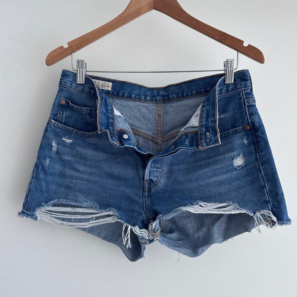 Levi's 501 denim jean shorts distressed - Picture 5 of 12
